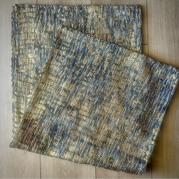 SARO LIFESTYLE Kantuta Collection Foil Print Table Runner Animal Print - Picture 10 of 11